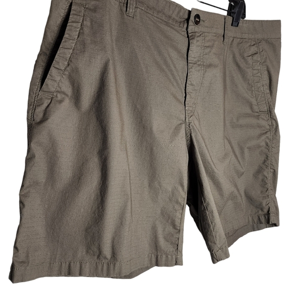 Mountain Hardwear shorts - Picture 7 of 11